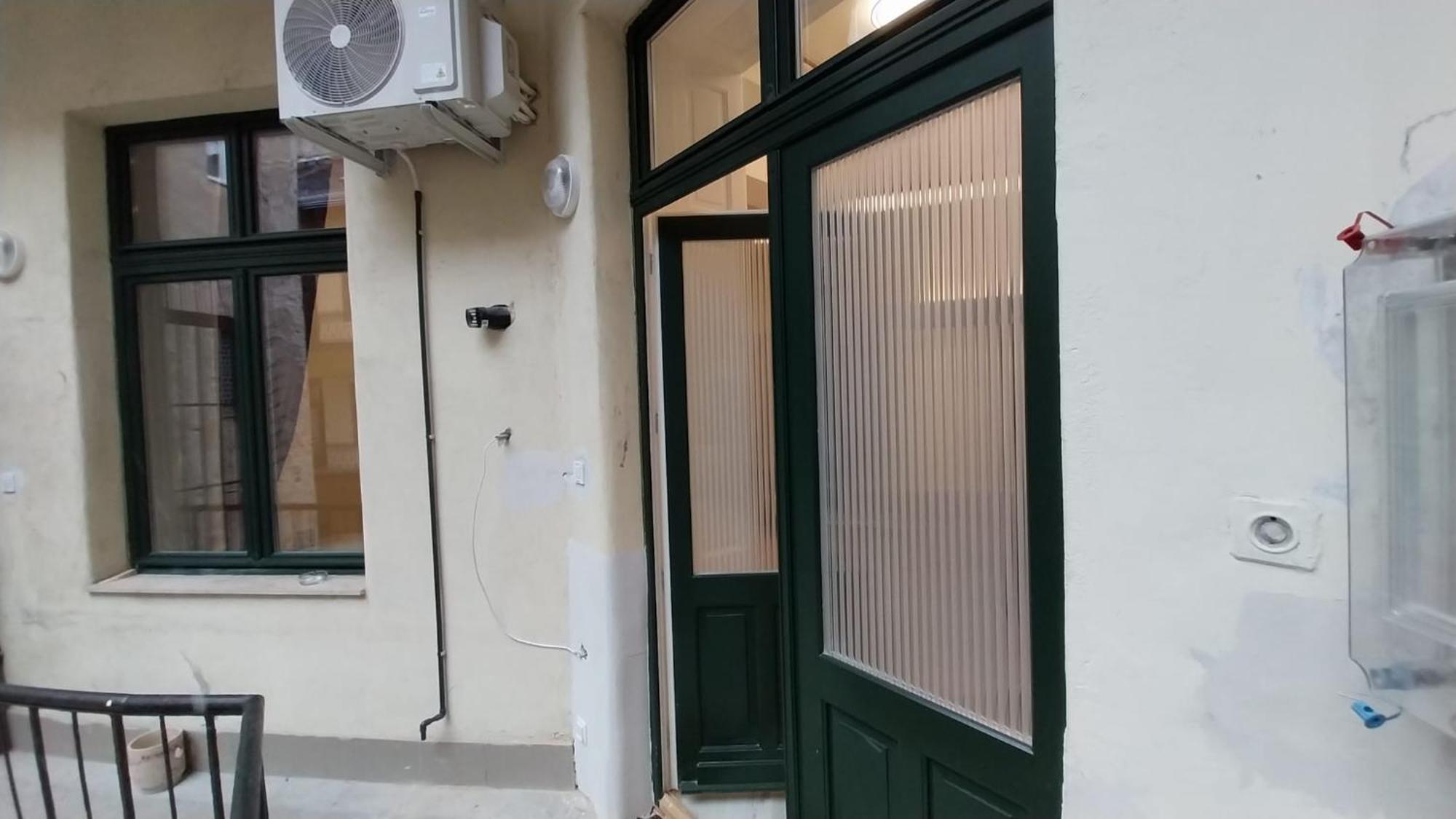 Szekely Apartment Near Deak Ferenc Square With Free Parking In Garage Budapest Kültér fotó
