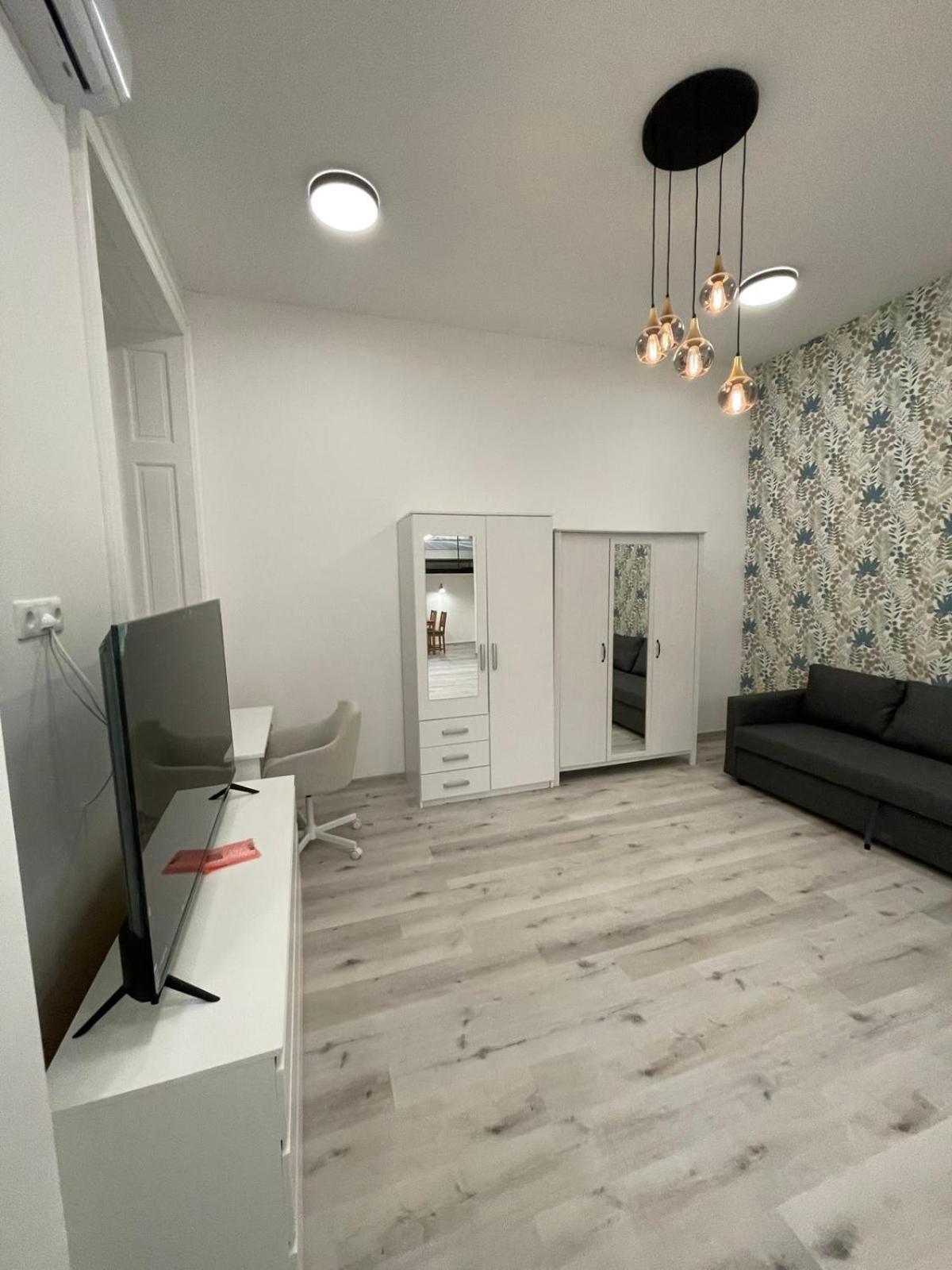Szekely Apartment Near Deak Ferenc Square With Free Parking In Garage Budapest Kültér fotó