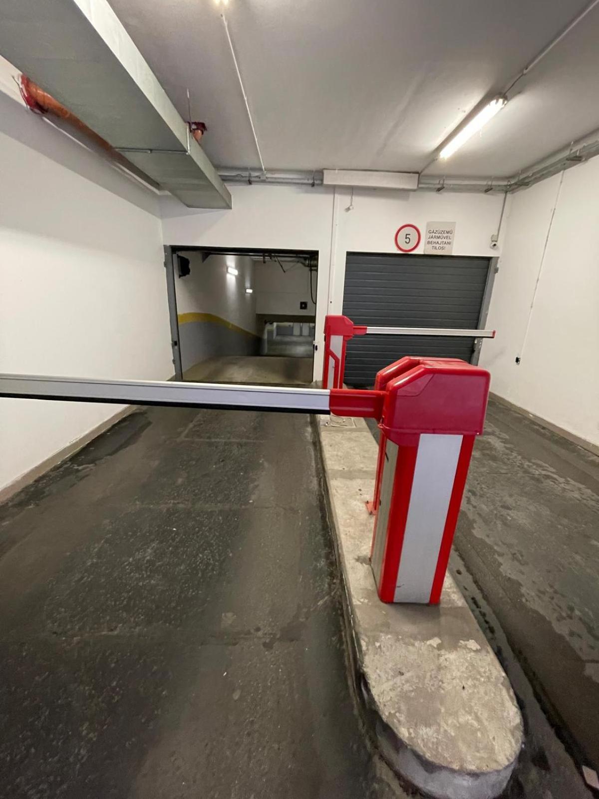 Szekely Apartment Near Deak Ferenc Square With Free Parking In Garage Budapest Kültér fotó